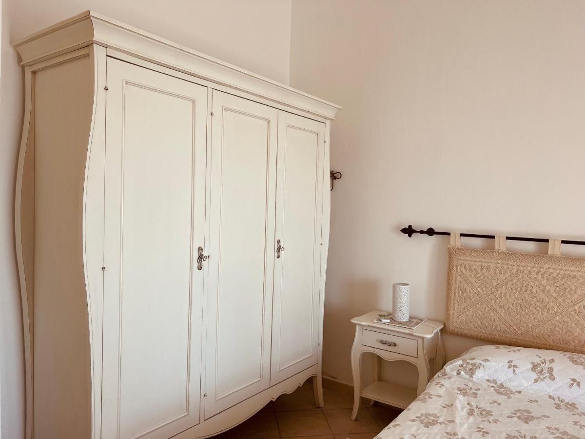 Villa A Golfo Aranci Con Vista Su Tavolara Маринела Екстериор снимка