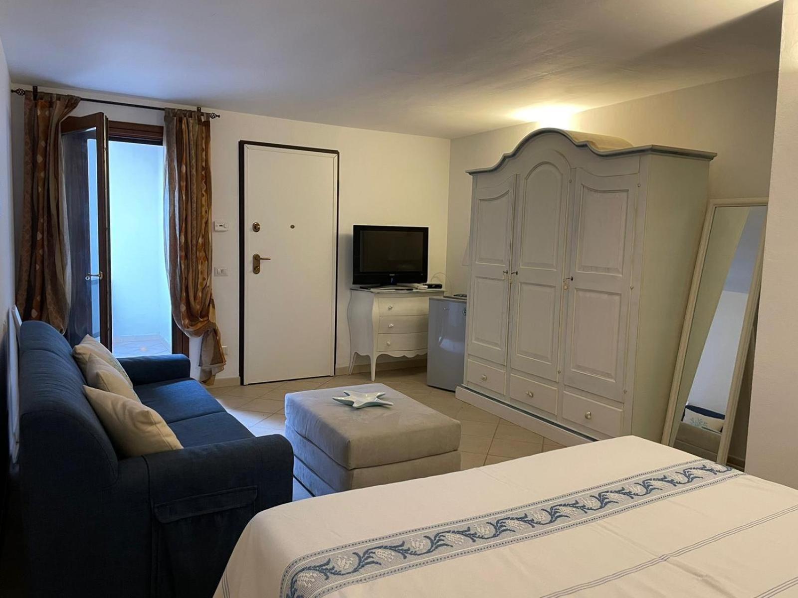Villa A Golfo Aranci Con Vista Su Tavolara Маринела Екстериор снимка